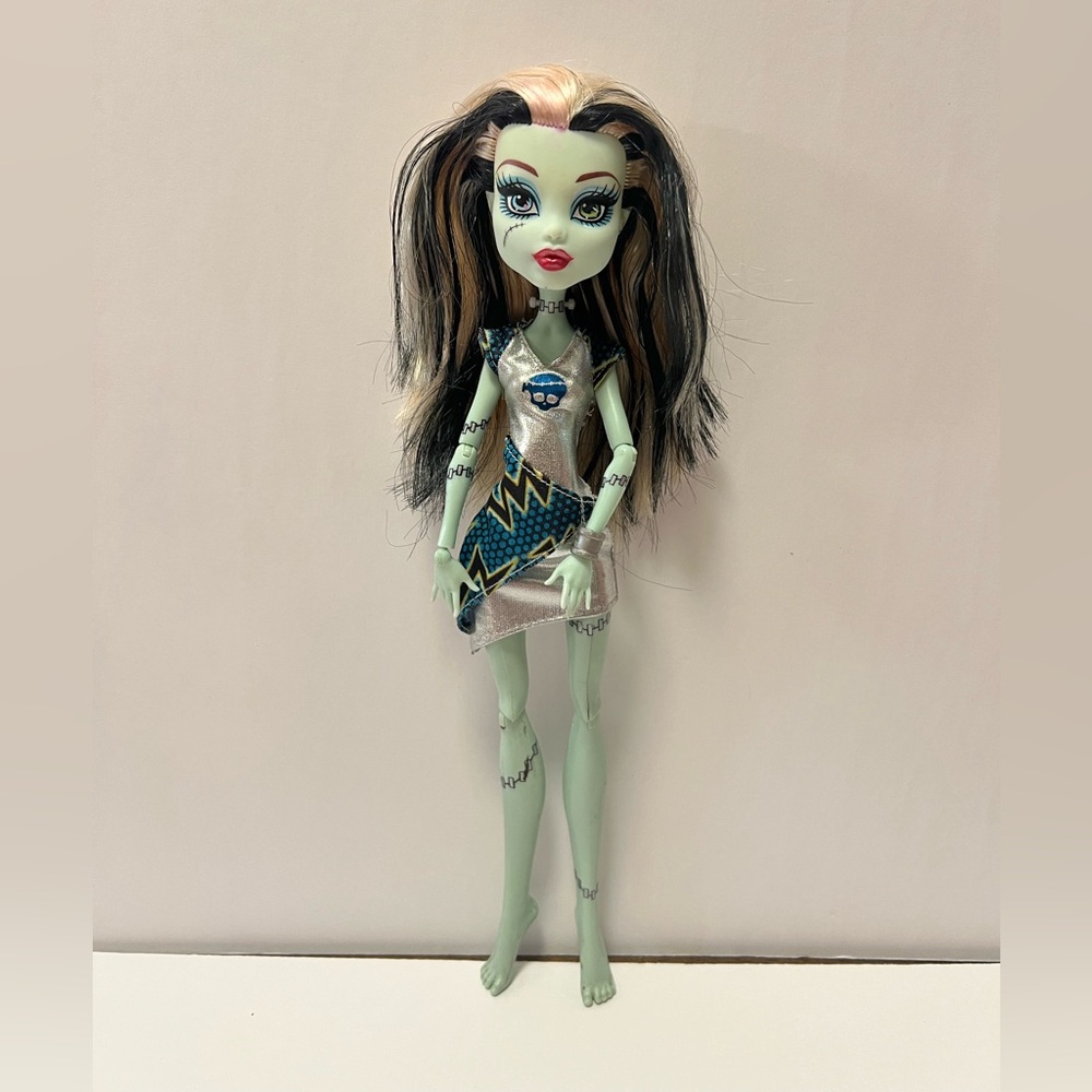 💰 Monster High Power Ghouls Frankie Stein Voltageous Doll